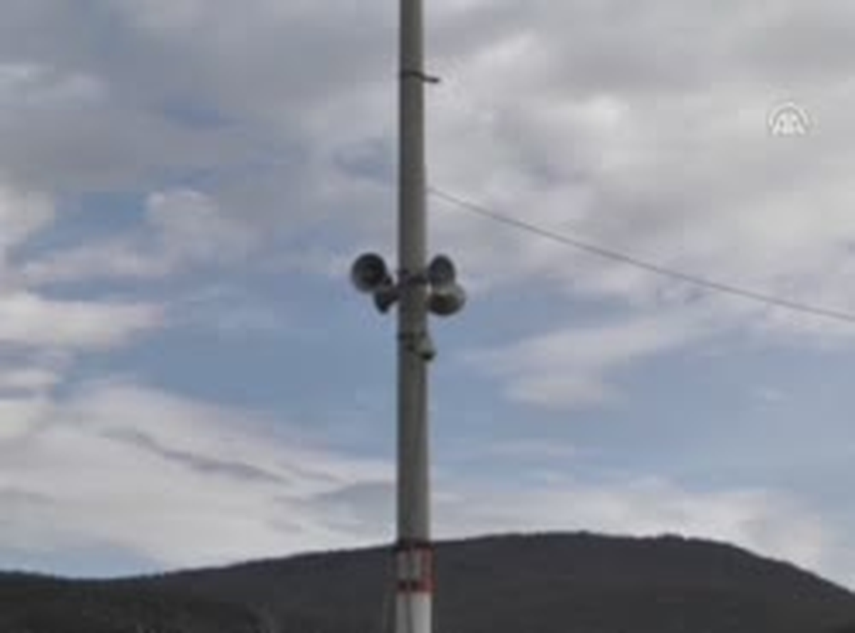 Hoparlörden Hikaye ve Şiir Okunuyor