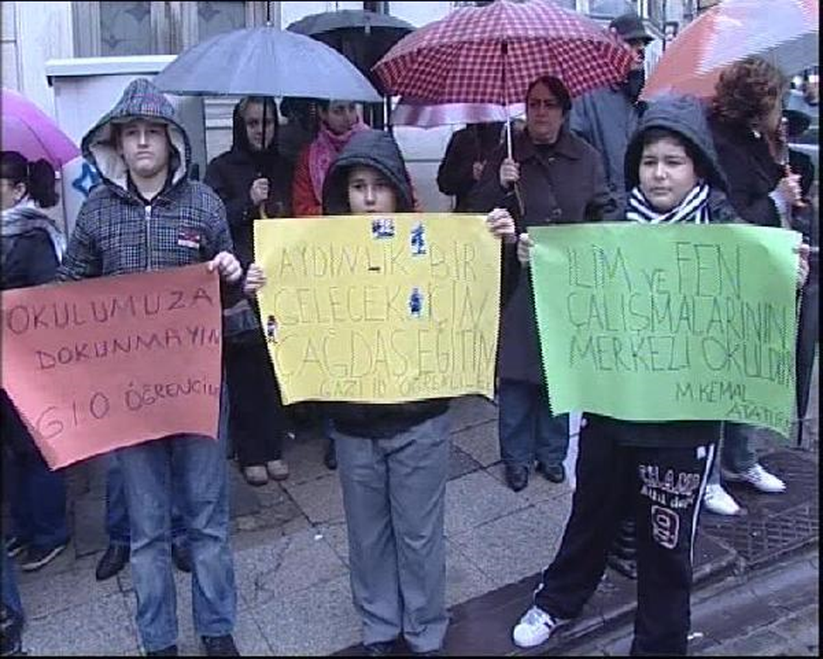 İl Milli Eğitim Önünde "İmam Hatip" Protestosu