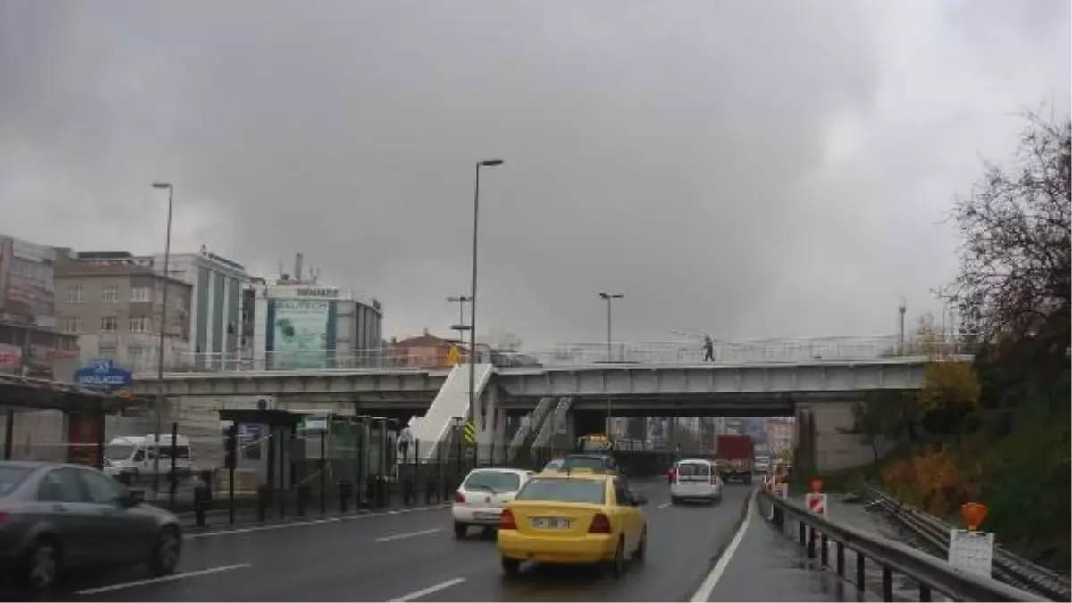 Okmeydanı Per-Pa Önüne Yapılan Geçici Yaya Köprüsü Pazartesi Günü Açılıyor