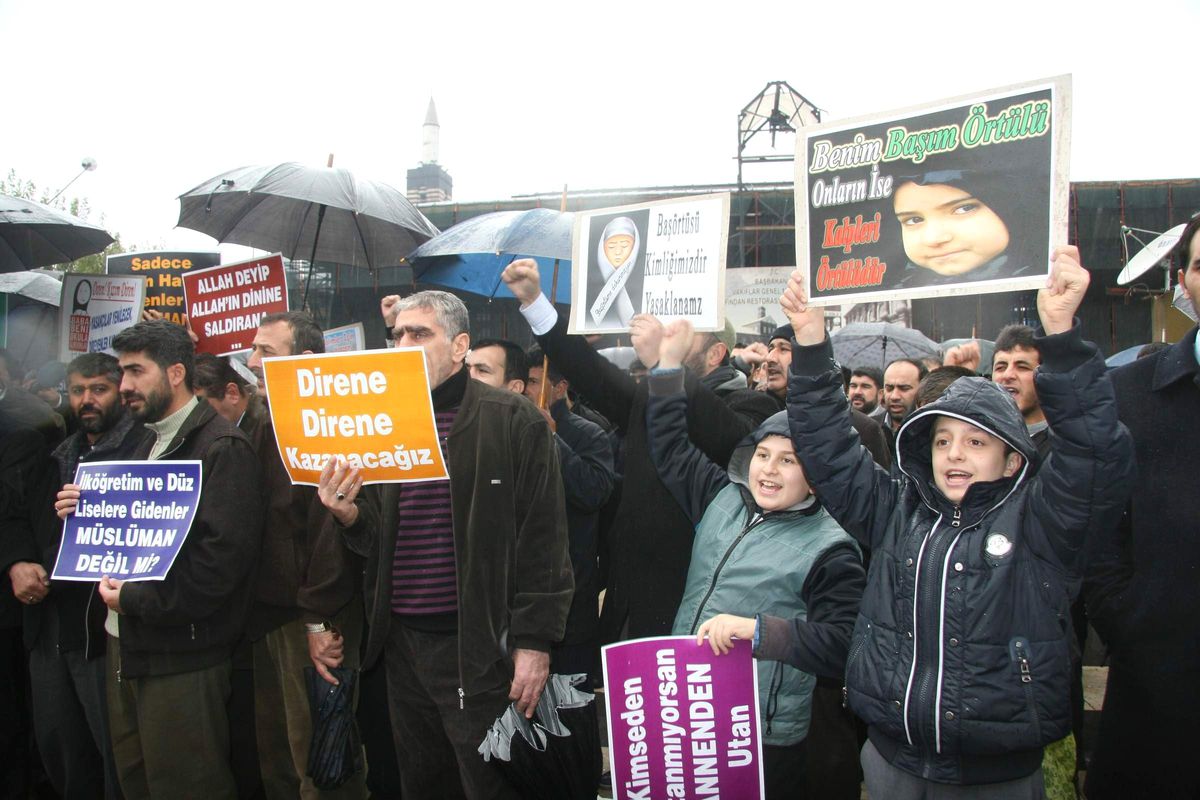 STK\'lardan Kıyafet Serbestliği Açıklaması