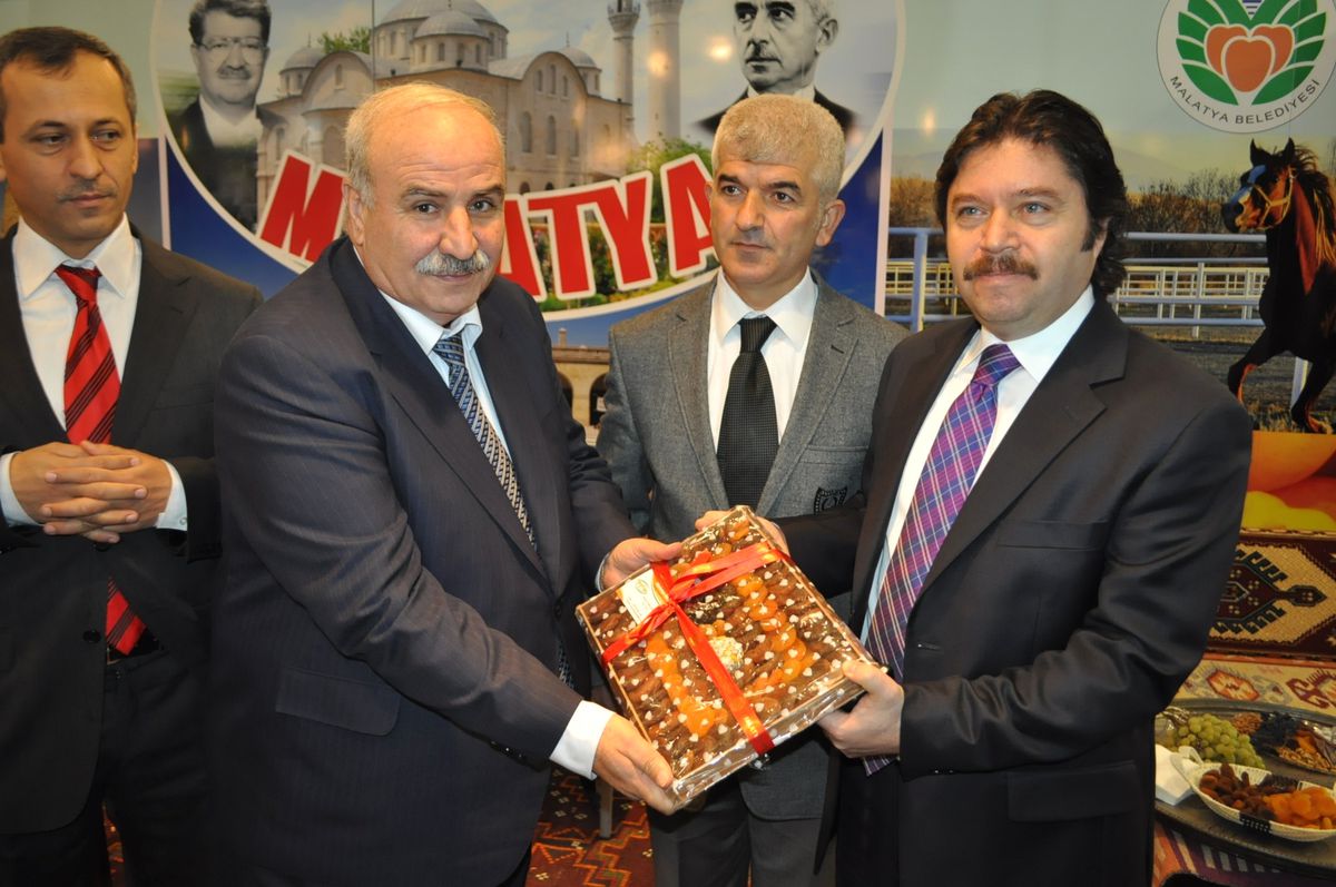 Vali Şahin\'e Malatya Kayısısı