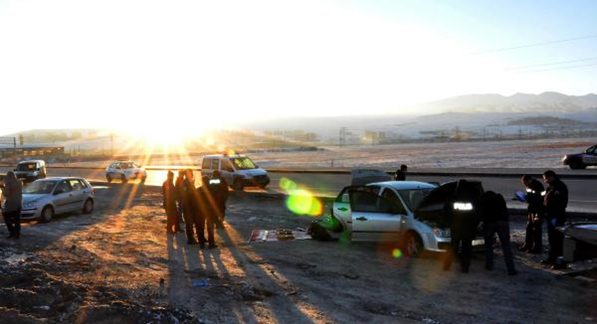 Yola Atılan Kapanla Durdurulan Otomobilde Esrar Bulundu