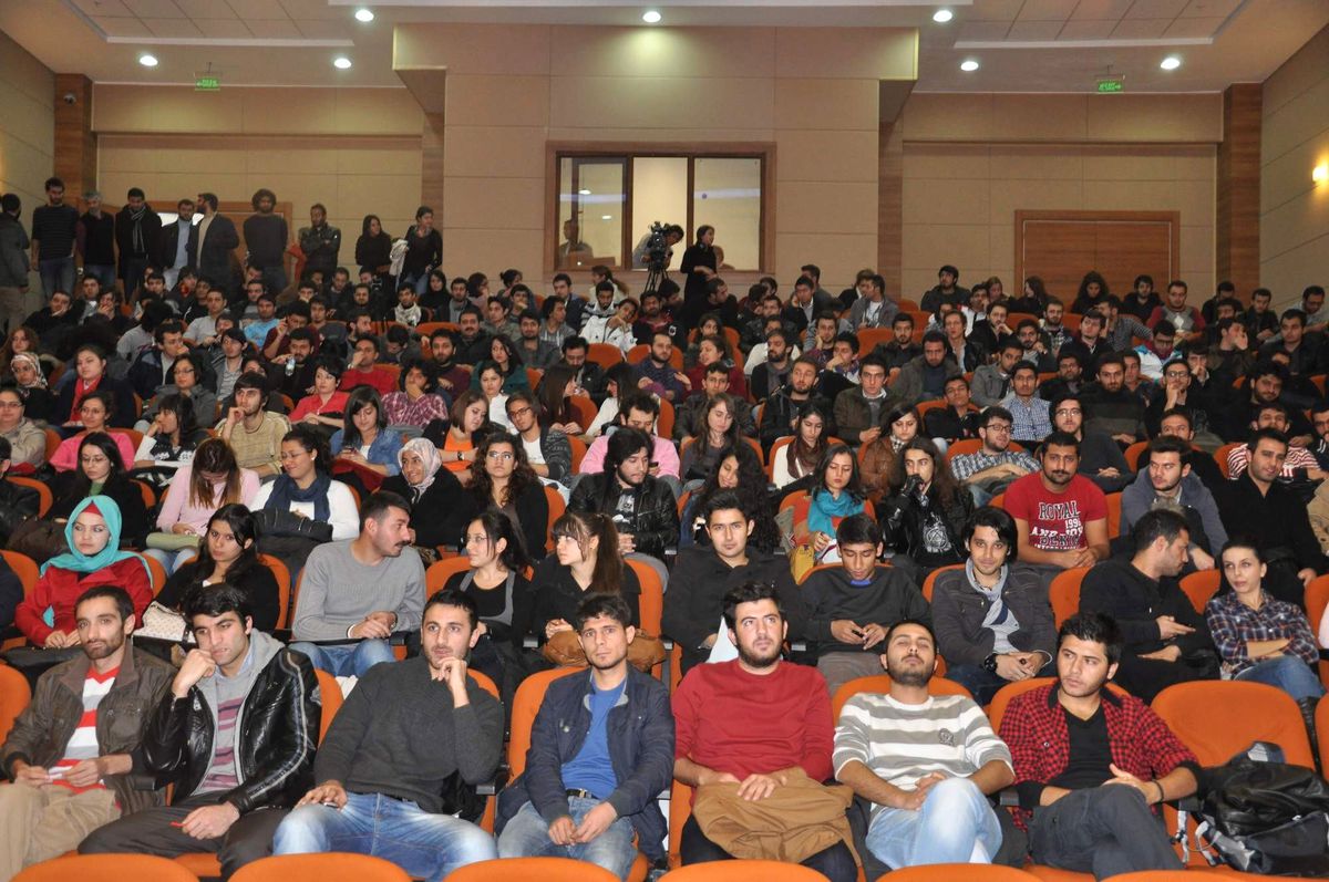 Yönetmen Derviş Zaim Öğrenciler ile Buluştu