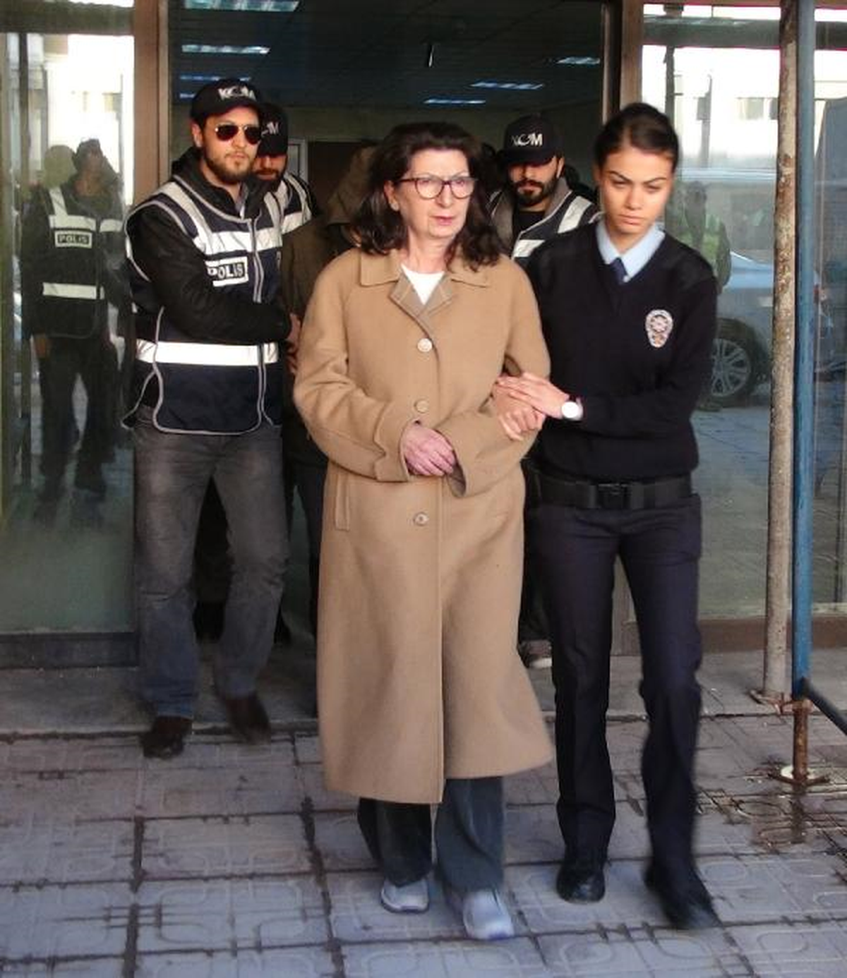 / "Ak Sakallı Dede"Ye Uyuşturucu Gözaltısı