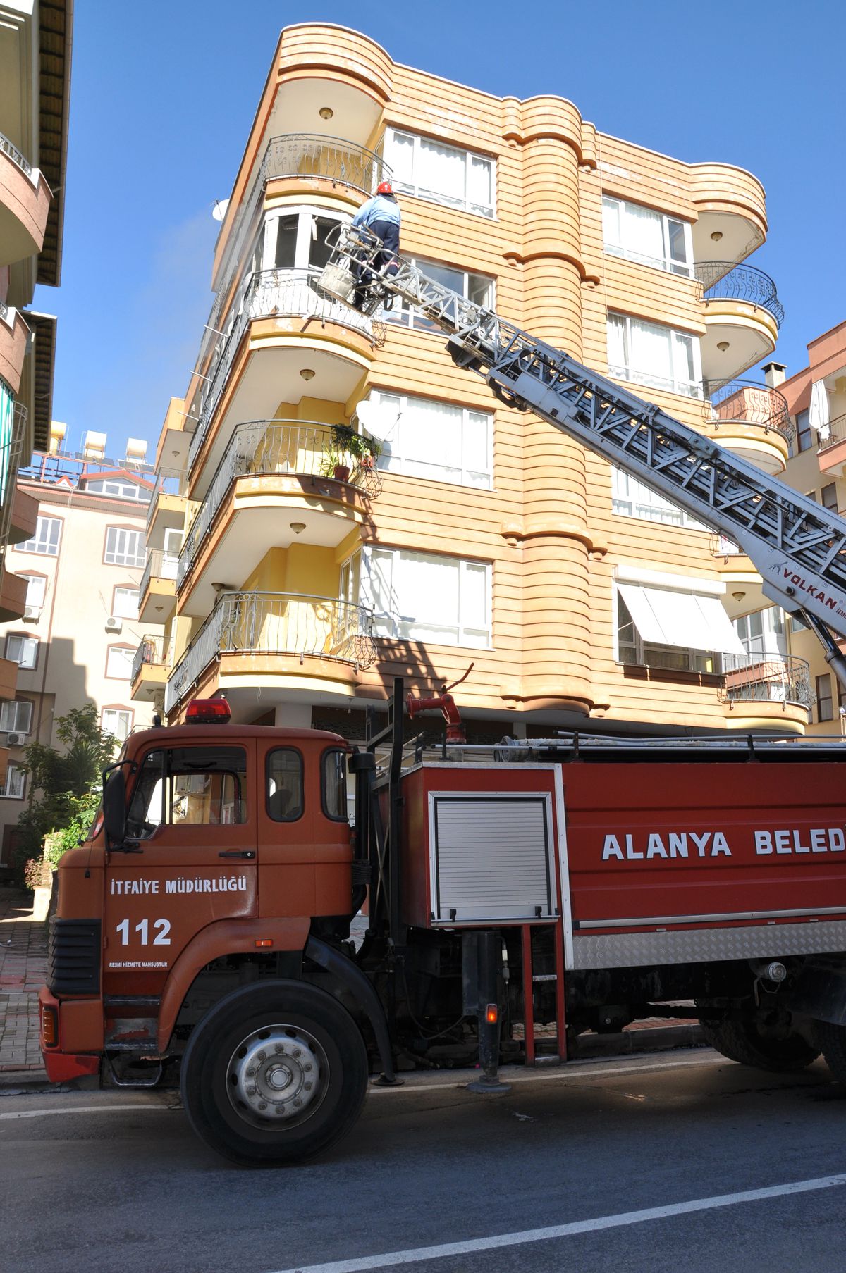 Alanya\'da Apartmanda Yangın Paniği Yaşandı