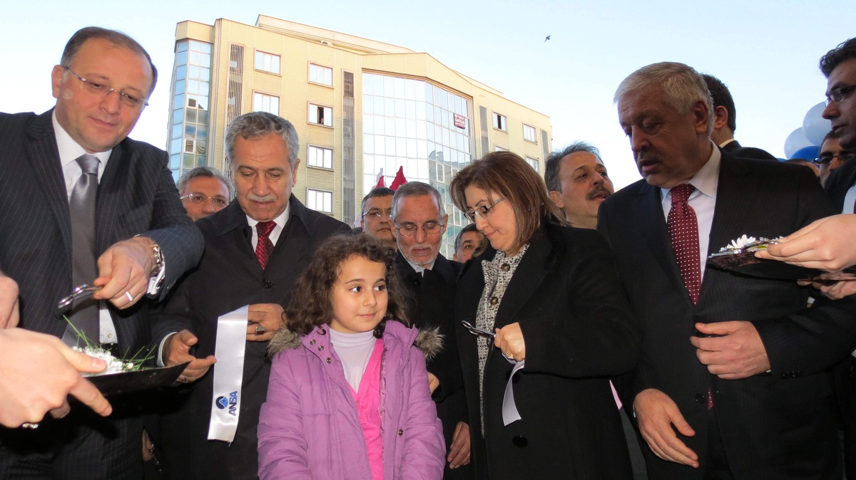 Arınç, Teknoloji Mağazasının Açılışını Yaptı