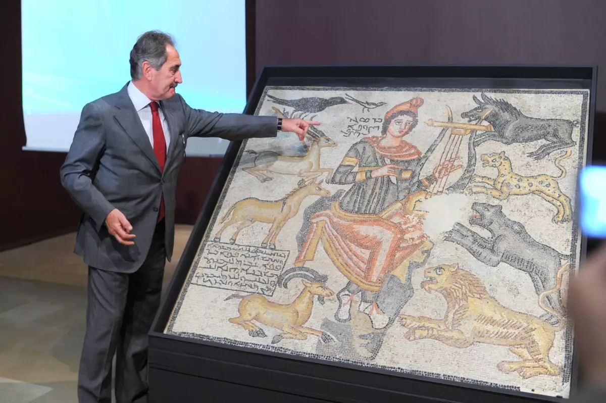 Bakan Günay, Orpheus Mozaiği\'ni Basına Gösterdi