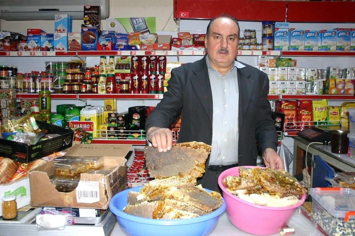 Bal Üreticisi, Teselliyi \'Kara Kovan\'da Buldu