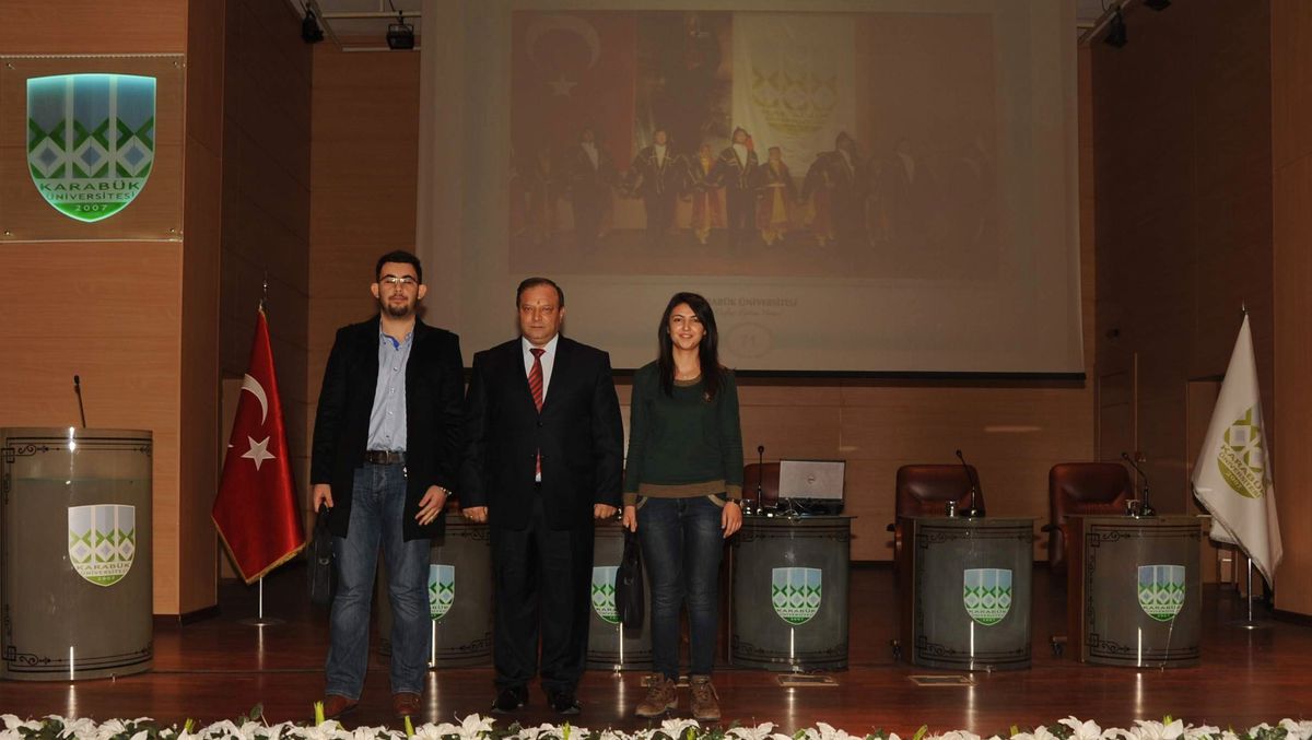 Başarılı Öğrencilere Bilgisayar Hediye Edildi