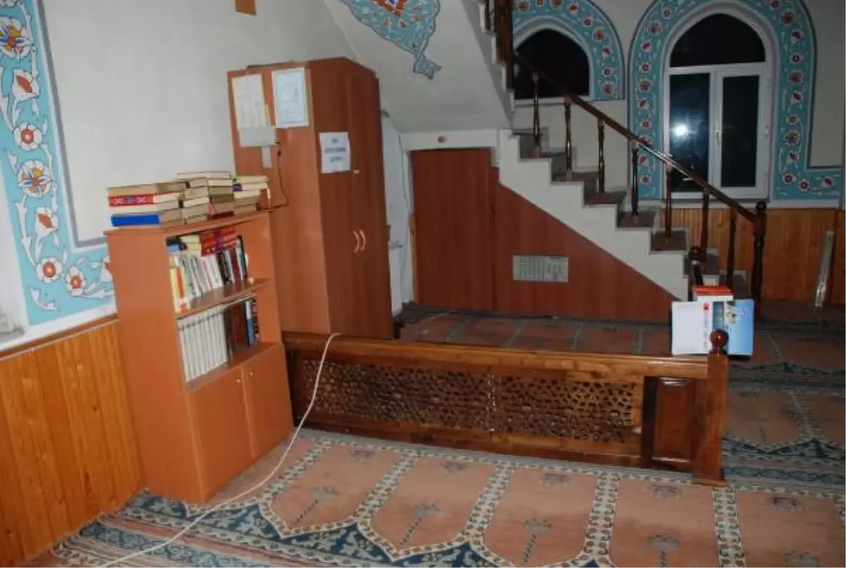 Borçtan Dolayı Caminin Elektriği Kesildi