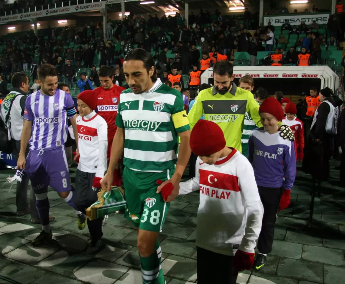 Bursasporlu Taraftarlar Orduspor Maçına İlgi Göstermedi