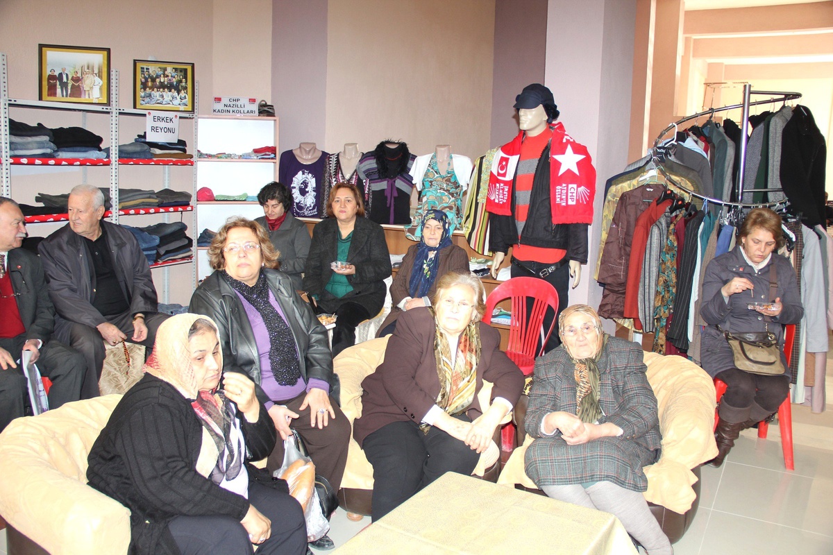 CHP\'li Kadınlardan \'Halk Butik\' Uygulaması