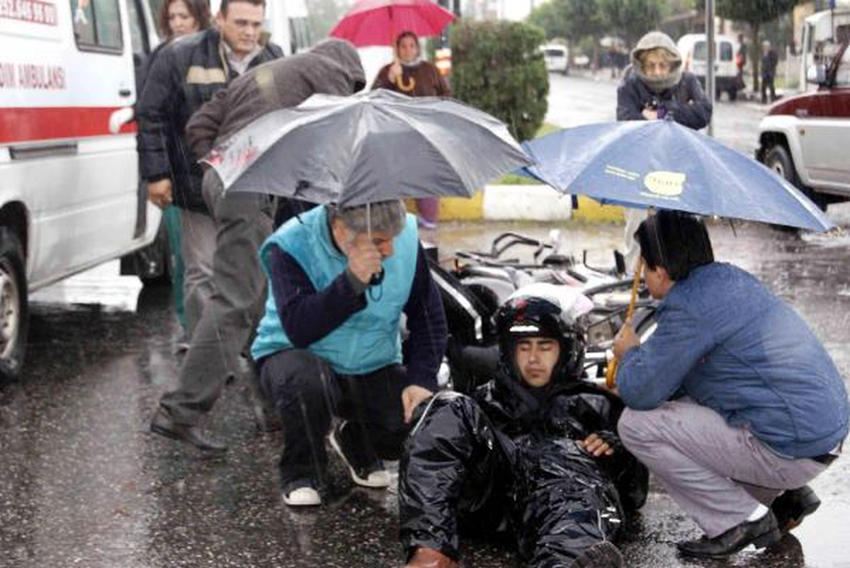 Fethiye\'de Motosiklet Kazası Kameraya Yansıdı