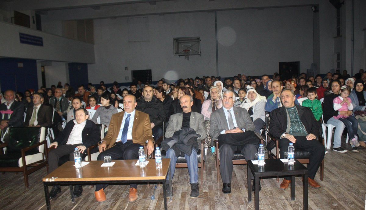 "Geçmişten Geleceğe" Sahnelendi