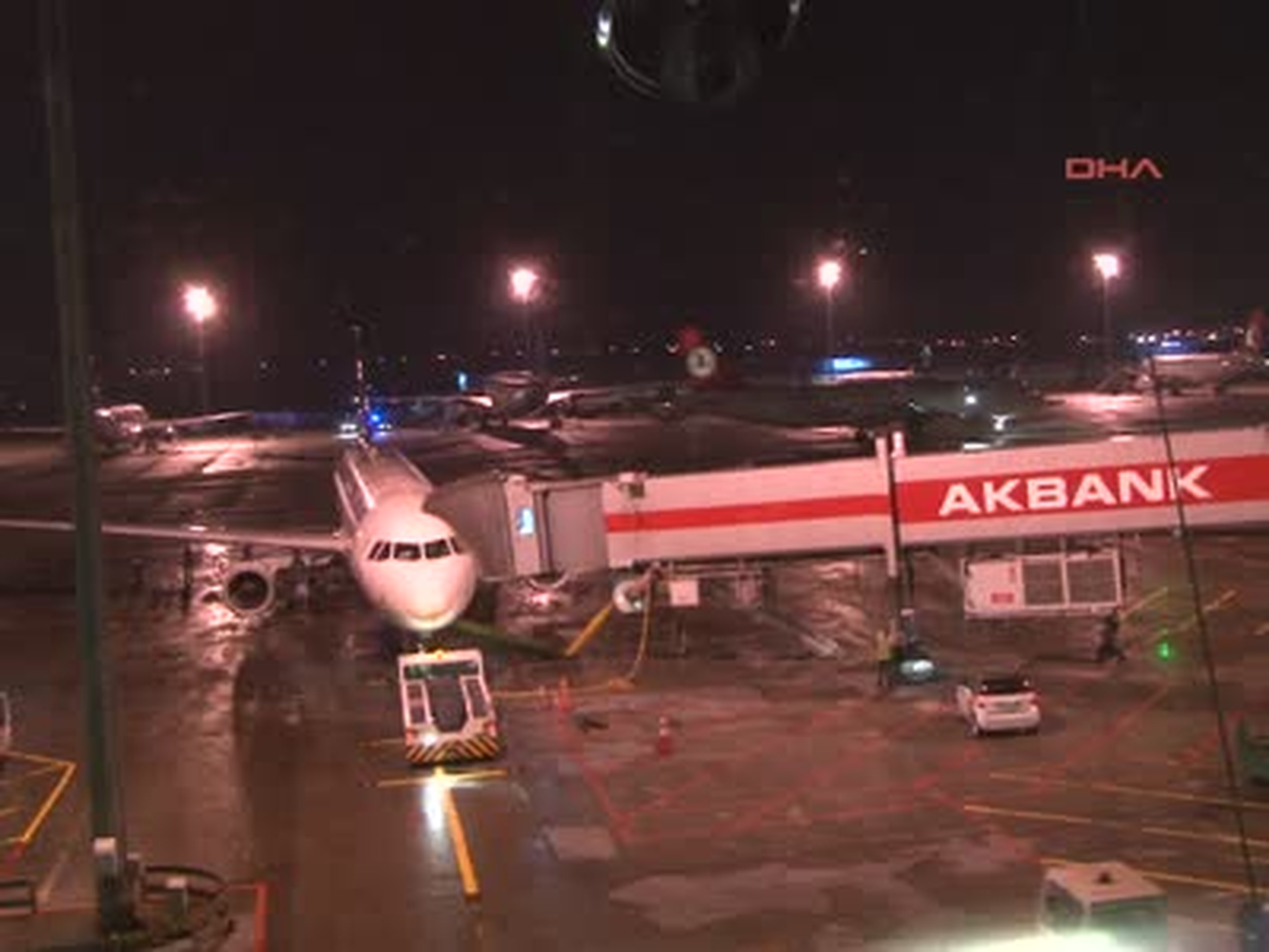 İki Afgan Deport Yolcu Apronda Kaçtı