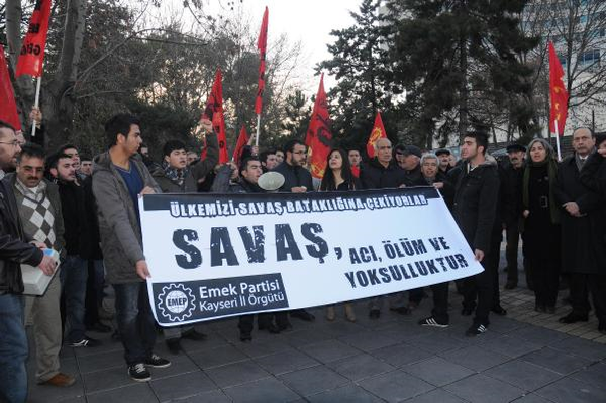 Kayseri\'de Emek Partisi Üyelerinden \'Savaşa Hayır\' Eylemi