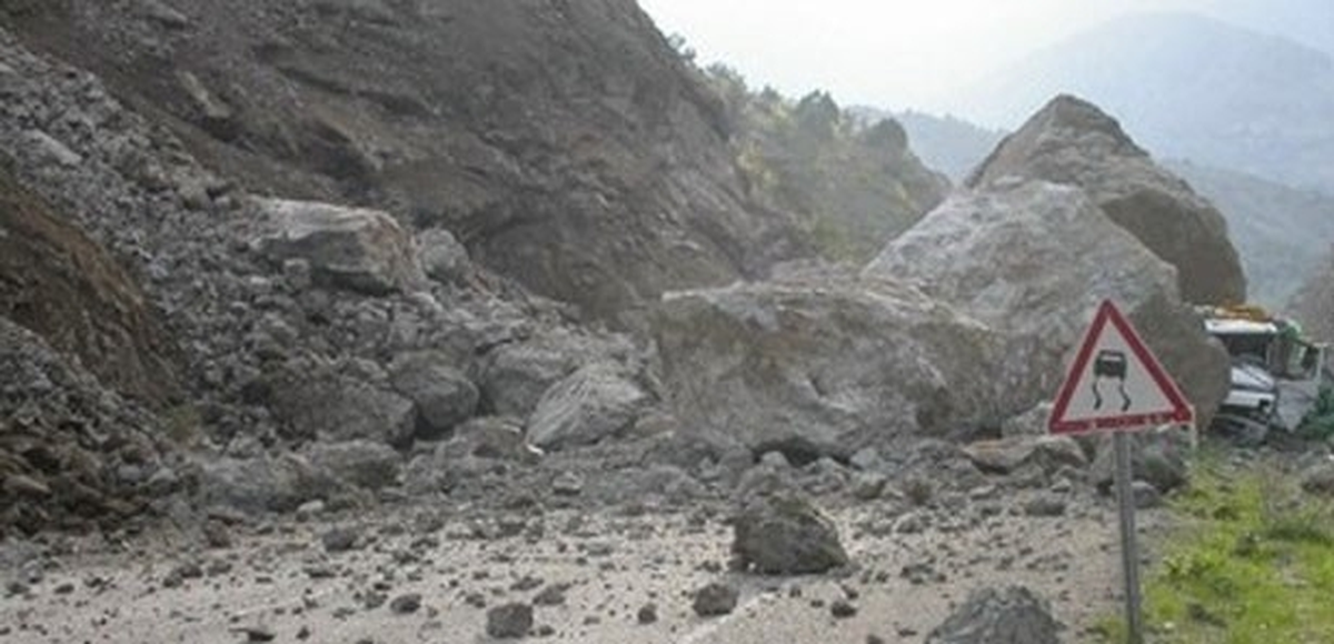Kelkit-Erzincan Karayolu\'nda Heyelan