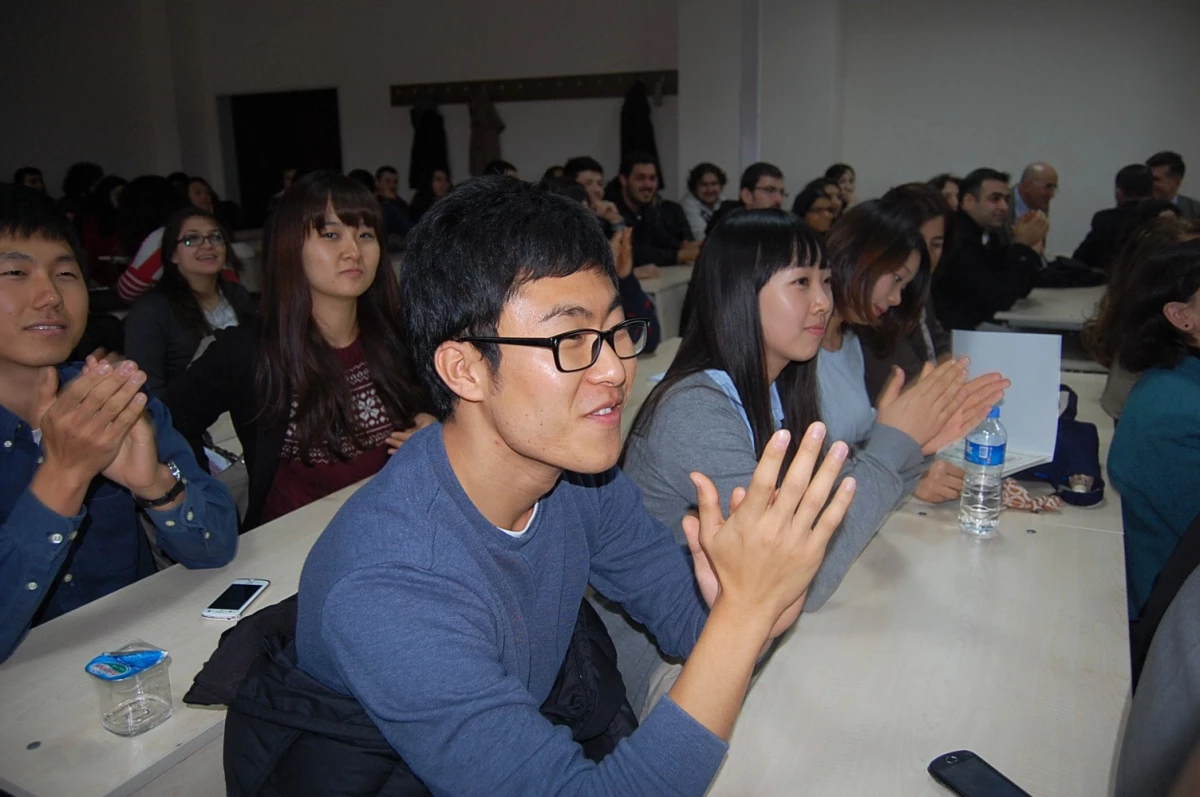 Koreli Öğrenciden "Batsın Bu Dünya"