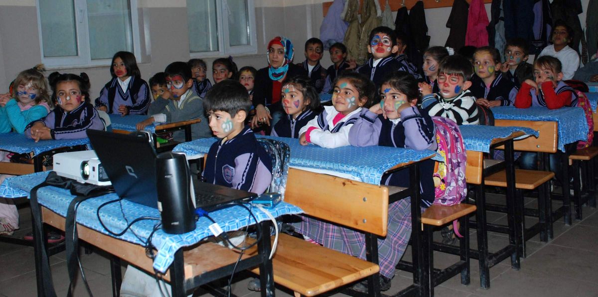 Köy Çocukları Sinemayla Tanıştı