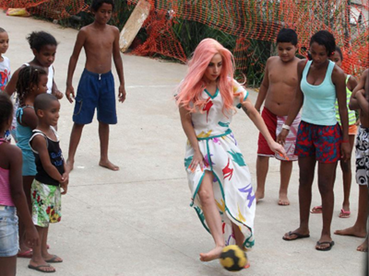 Lady Gaga\'dan Penaltı Vuruşu