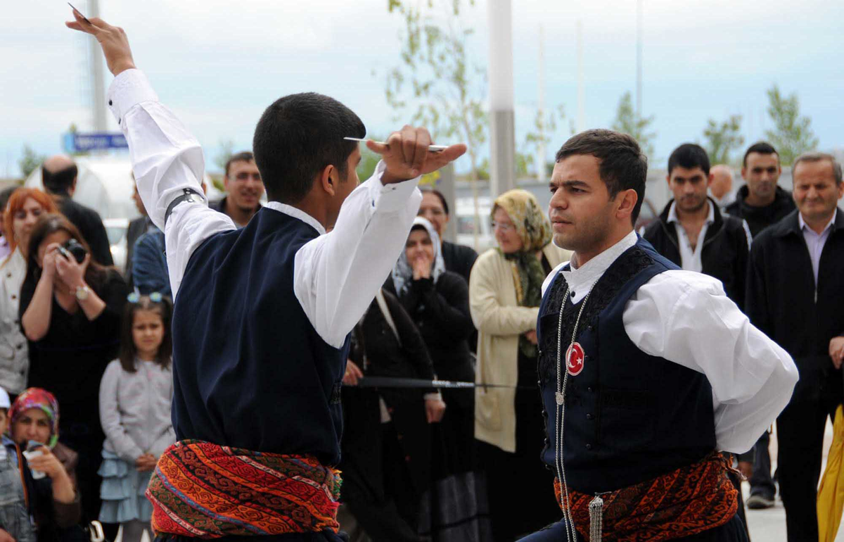 Mamak Belediyesi\'nden 300 Kişilik Dev Folklor Kadrosu