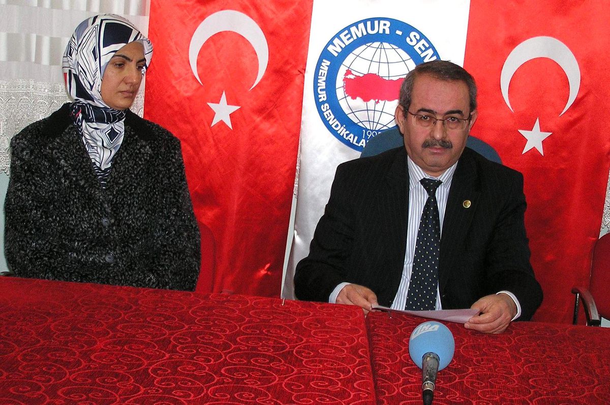 "Başörtüsü Yasağı Kaldırılmalıdır"