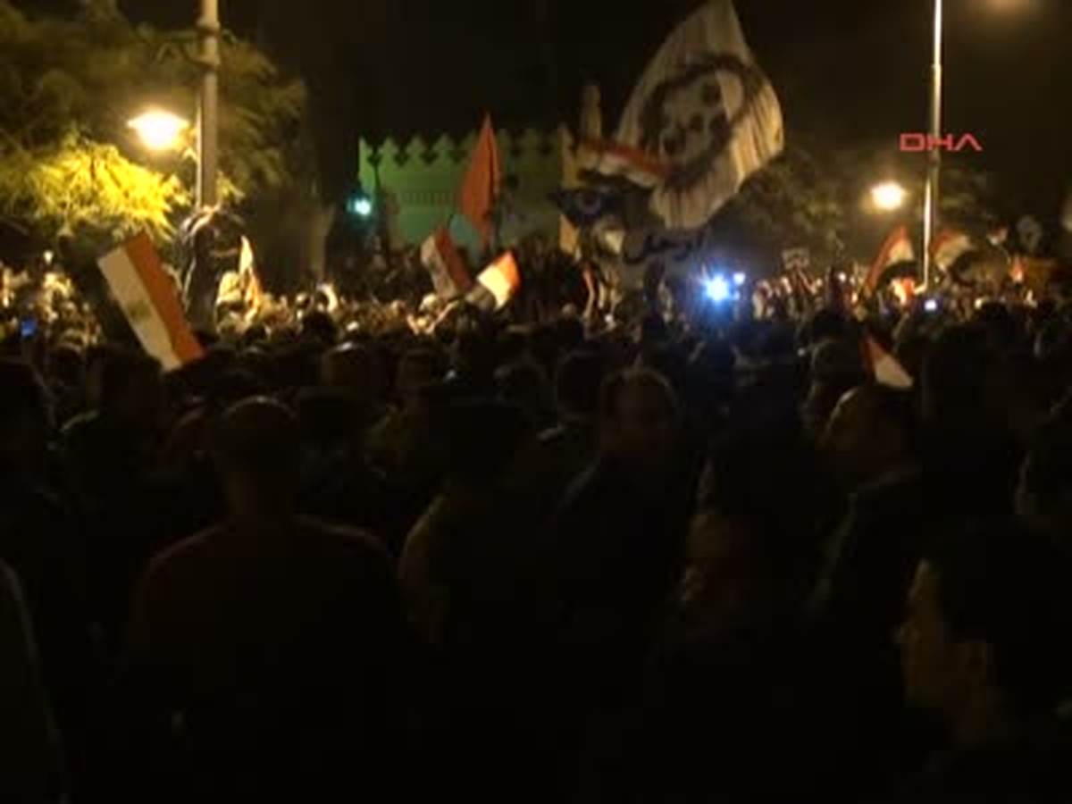 Muhalifler Barikatı Aşarak Saray Kapısına Dayandı Ek 2