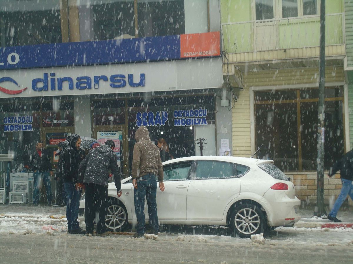 Muş\'ta Kar Yağışı Devam Ediyor