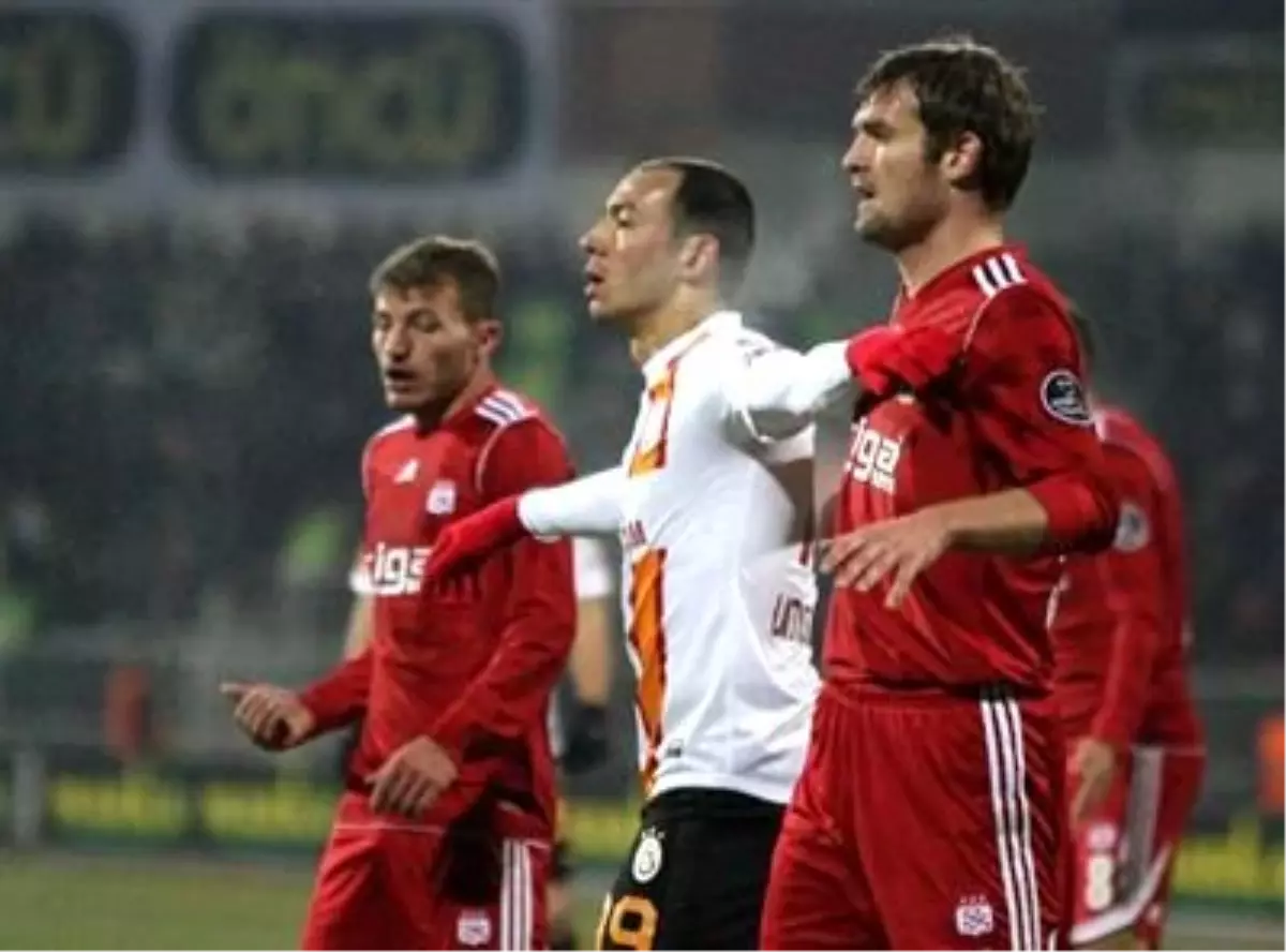 Cimbom Sivas\'ta Güldü