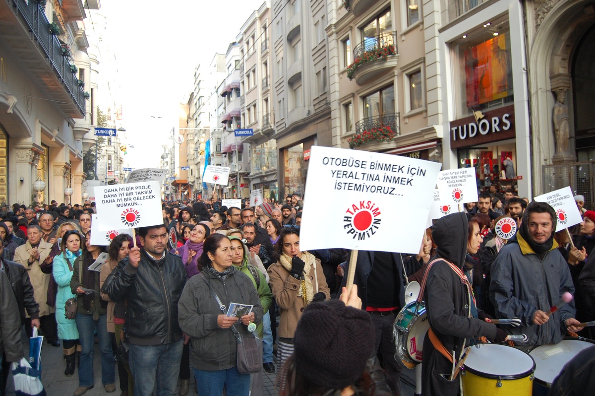 Tarihi Pastanenin Kapatılmasını Protesto Ettiler