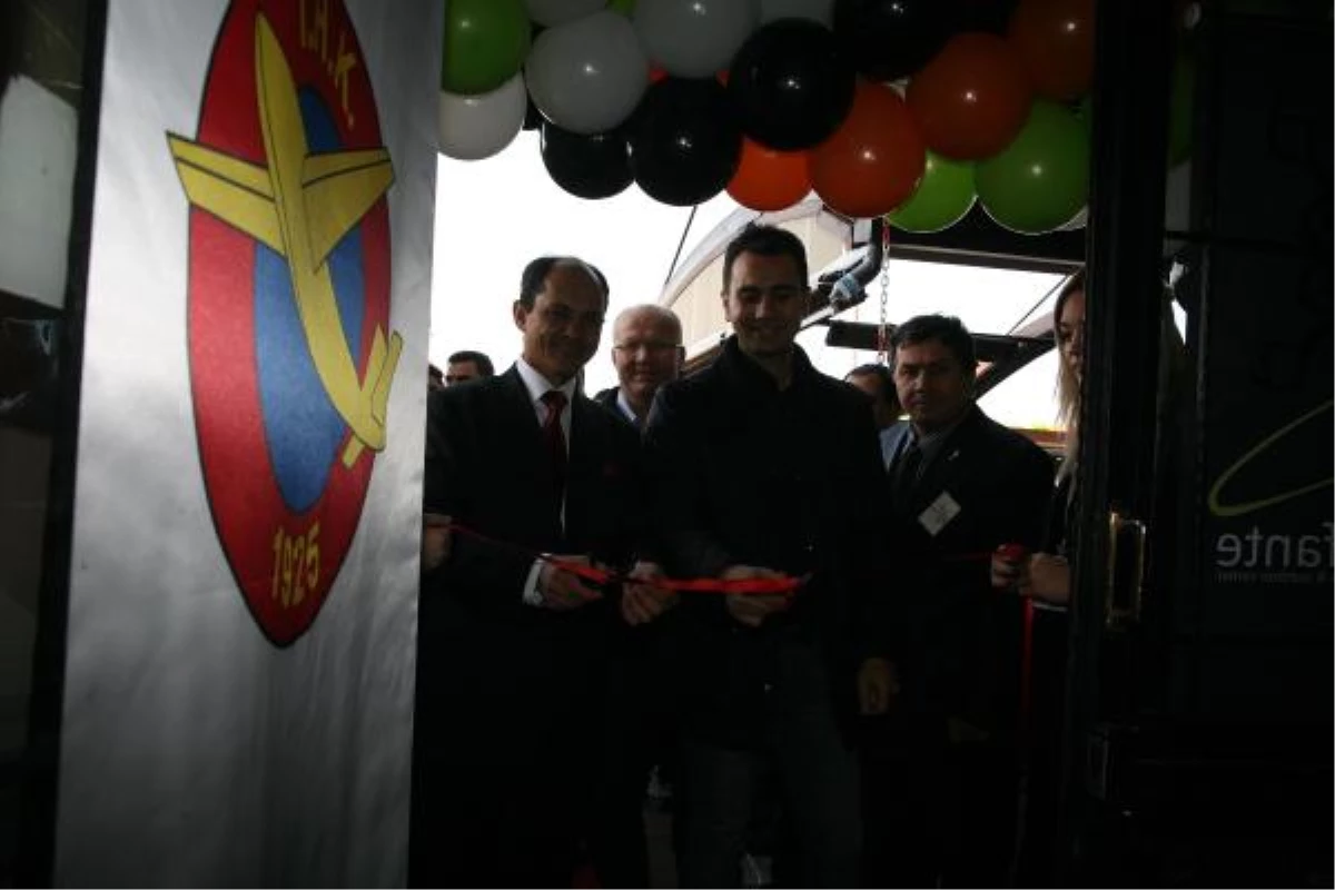 Yamaç Paraşütü Okulu Şovla Açıldı
