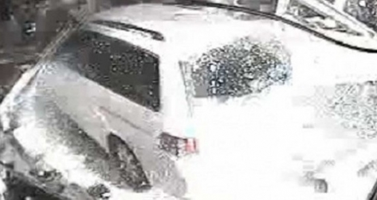 Yangın Tüpünün Yol Açtığı Kazada Araç Kuyumcuya Girdi