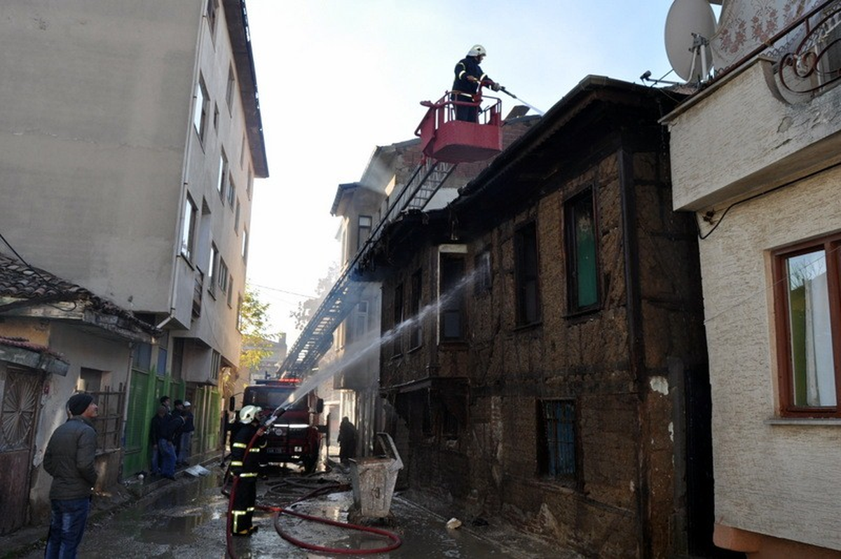Yenişehir\'de Yangın