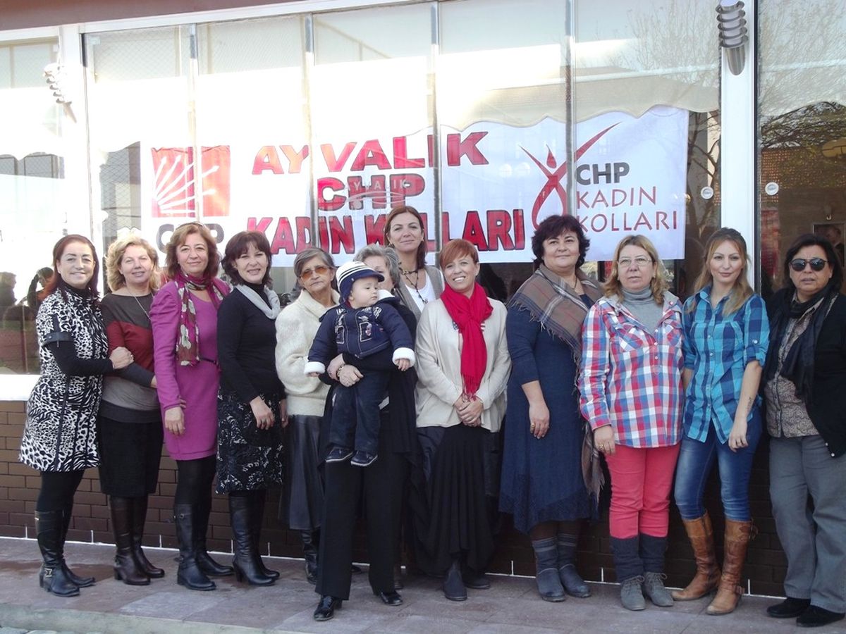 Ayvalık\'ta CHP\'li Kadınlardan Dayanışma Kahvaltısı