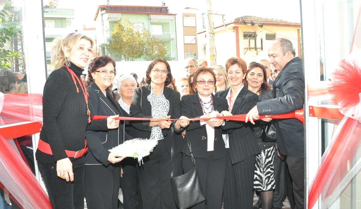 Başkan Eşleri Kadın Mahkumlar Yararına Yapılan Kermes Açtı