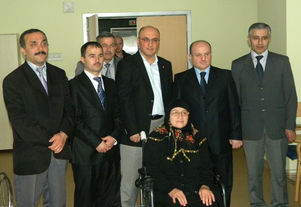 Giresun Özel Ada Hastanesi\'nden, 62 Yaşındaki Kara\'ya Akülü Araba