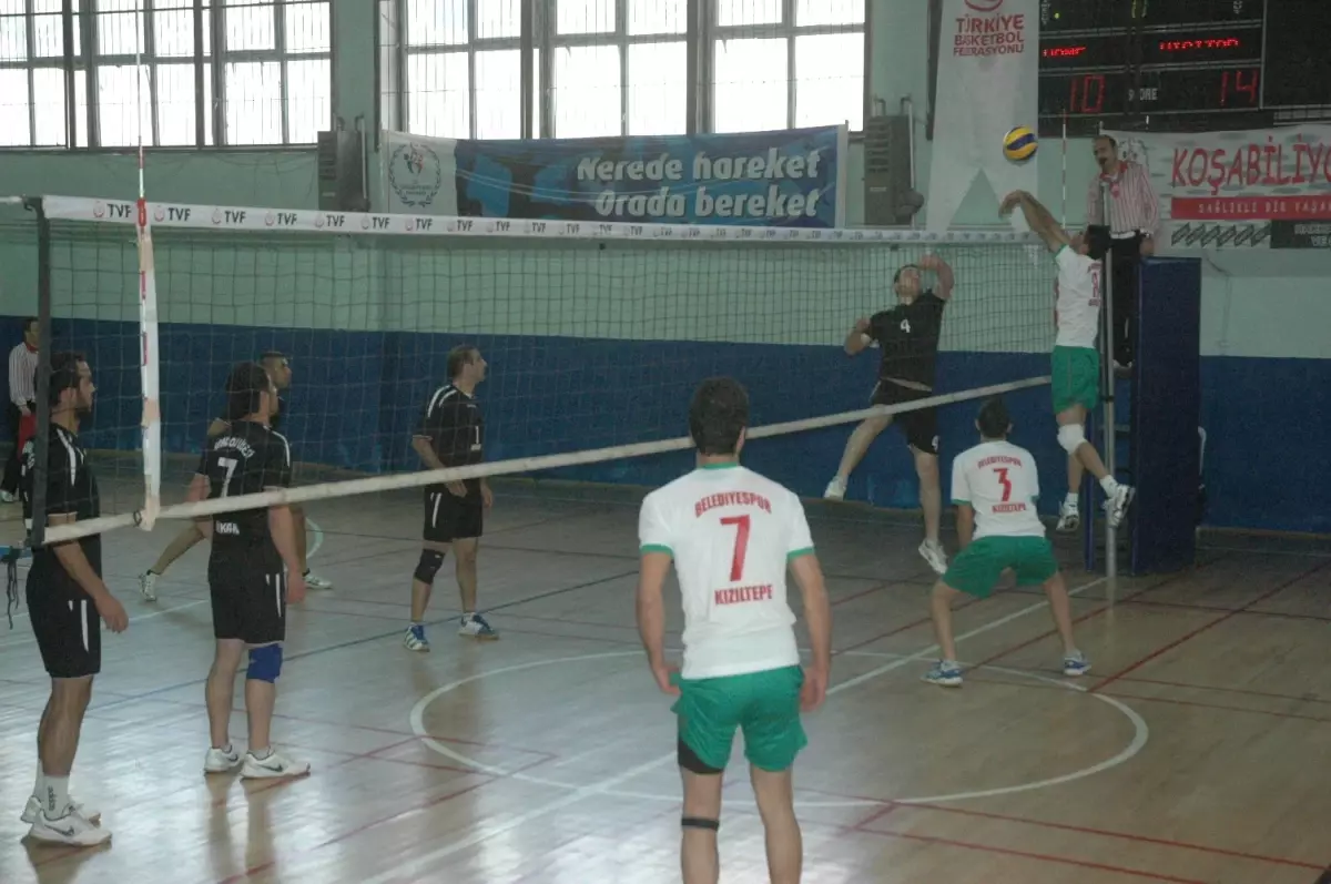 Hakkari Voleybol Takımı Evinde 3-0 Yenildi