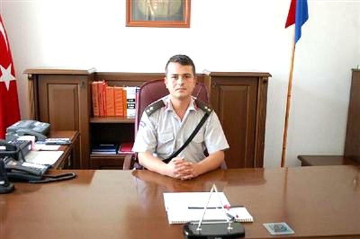 İntihara Teşebbüs Eden İlçe Jandarma Komutanı Öldü