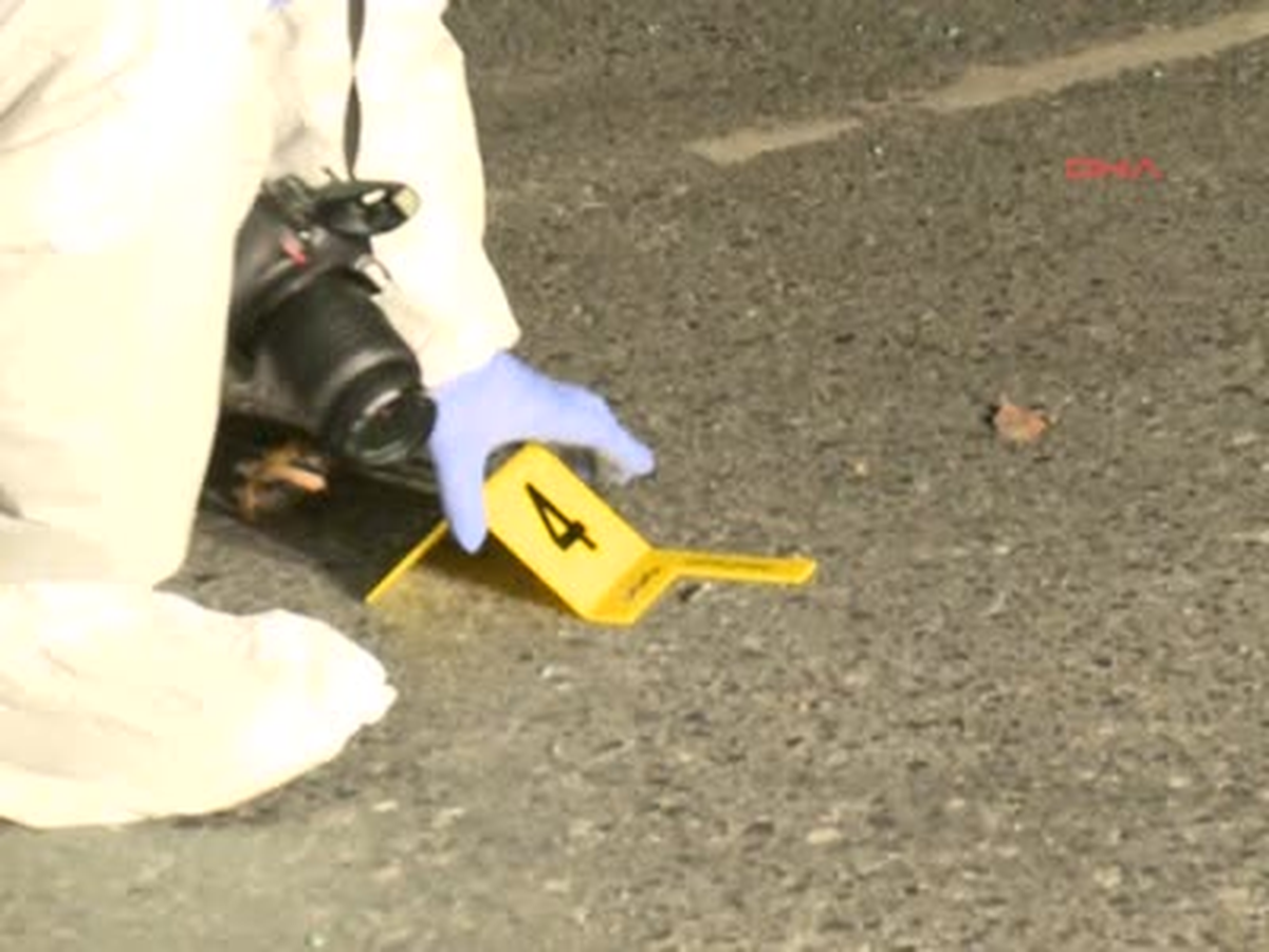 İstanbul\'da Polis Merkezine El Bombalı, Silahlı Saldırı
