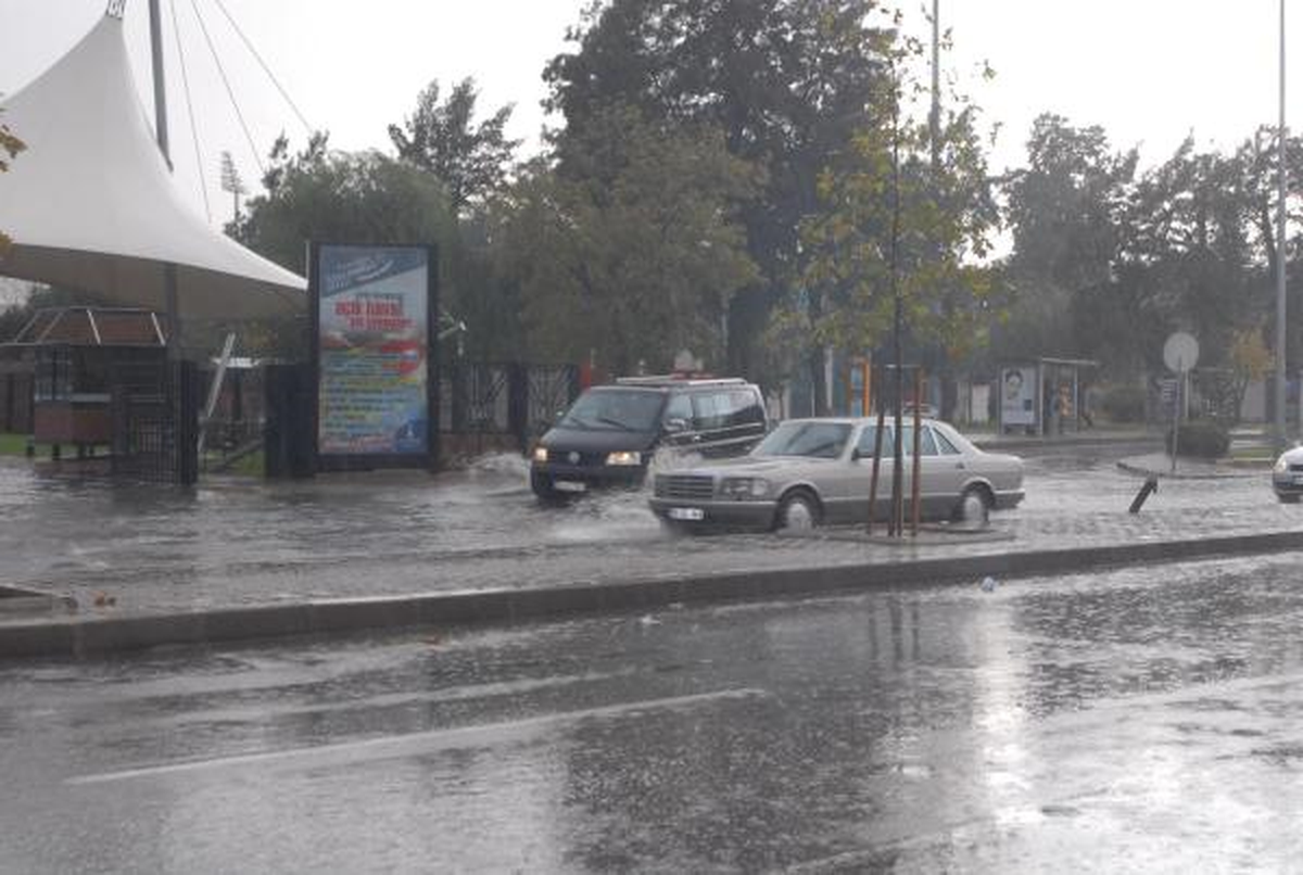 İzmir\'de Sağanak Yağış