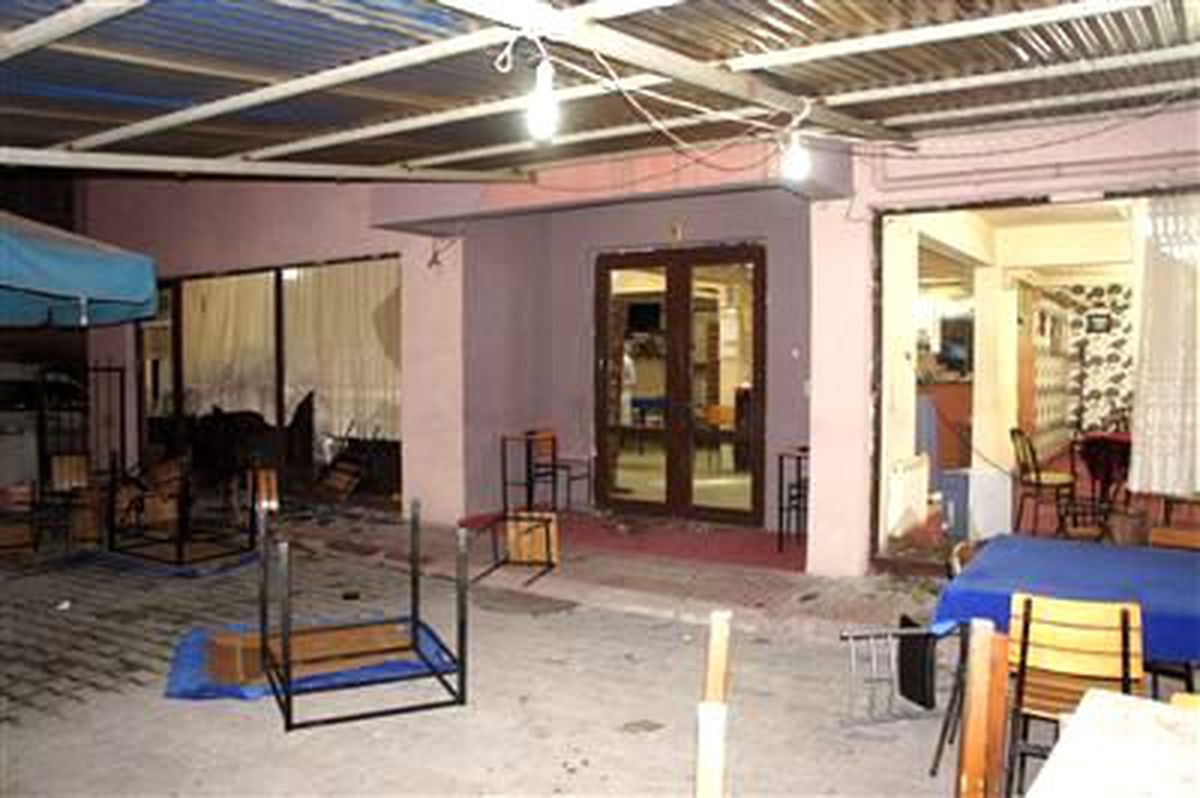Kıraathanede Silahlı Kavga: 2 Yaralı