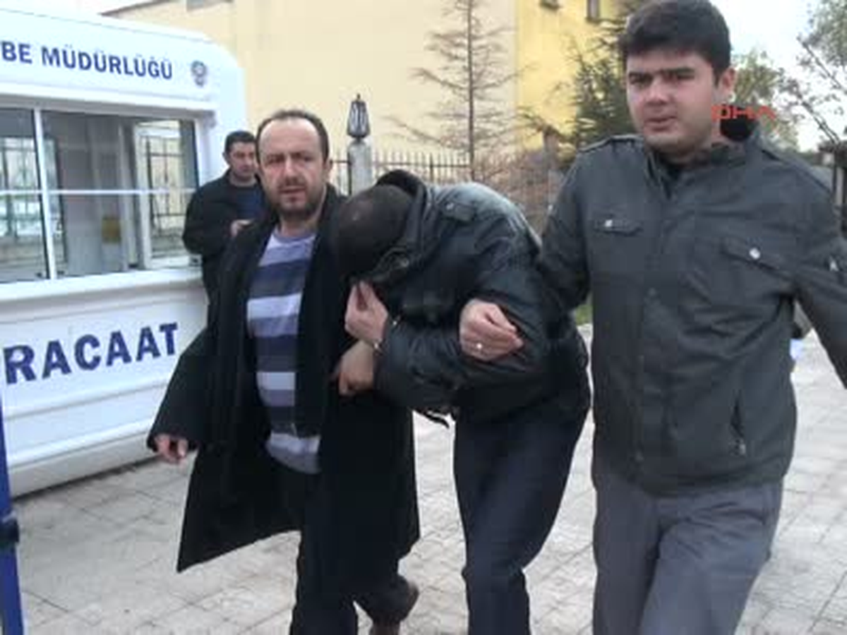 Konya Sokaklara Fuhuş İçin Kartvizit Atarken Yakalandı