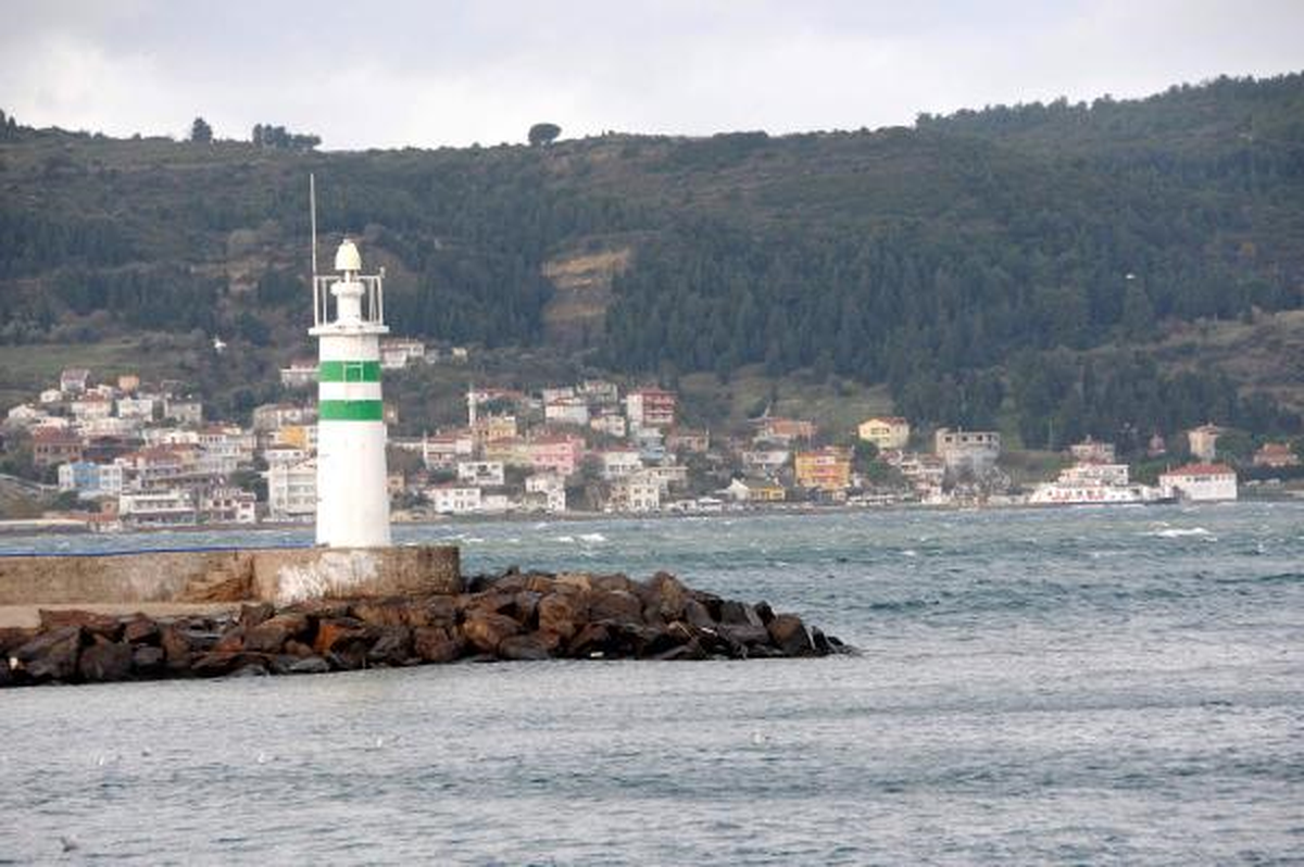 Lodos, Çanakkale\'den Adalara Ulaşımı Durdurdu