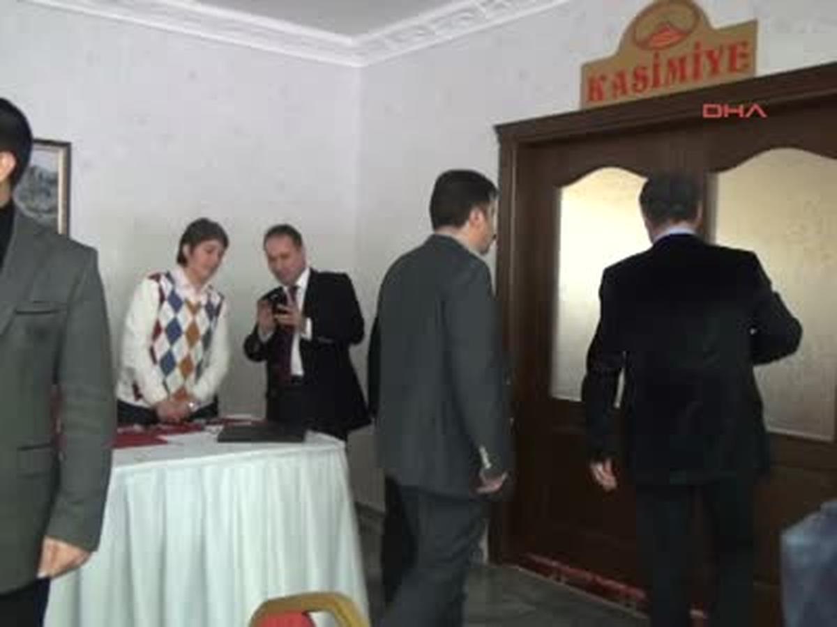 Mardin AK Parti\'li Can, Partilerin Yasa İptali İçin Anayasa Mahkemesine Başvurmasında Yarar Var