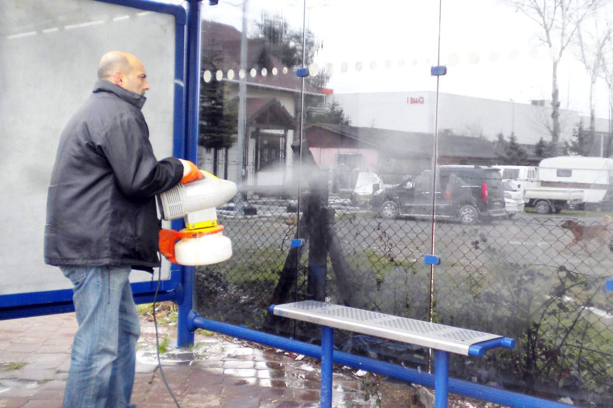 Otobüs Durakları Temizleniyor