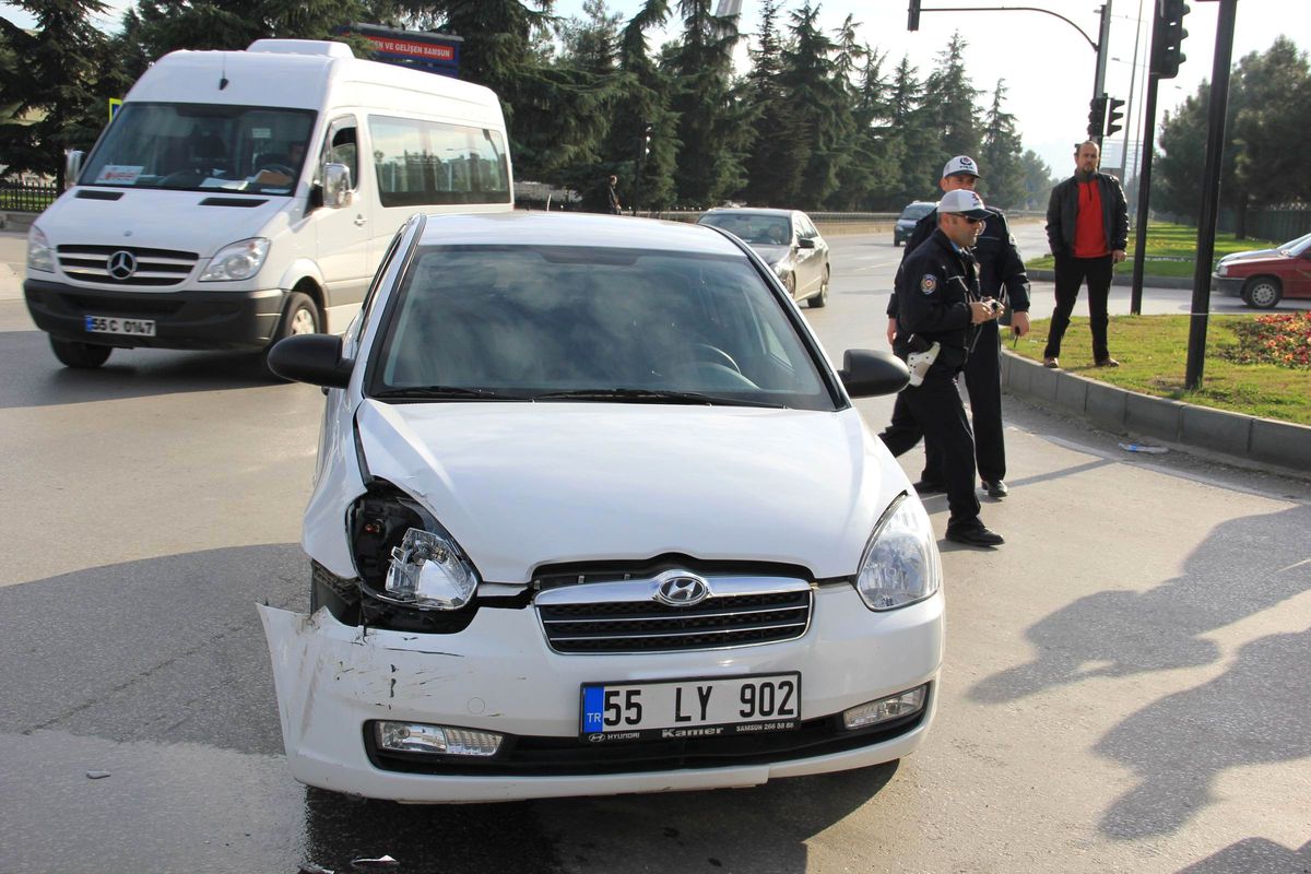 Polis Aracı Kaza Yaptı