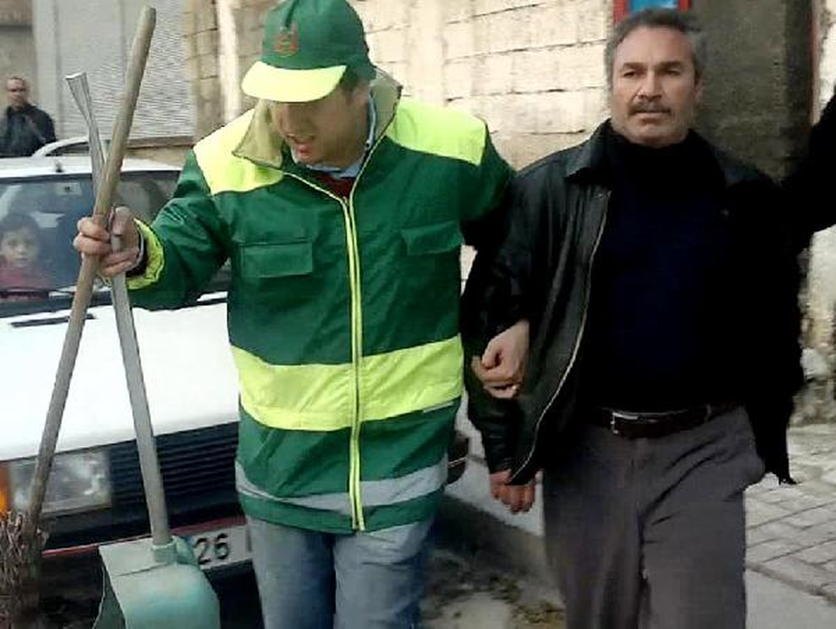 Polis Çöpçü ve Simitçi Gibi Davranıp, Cinayet Şüphelisini Yakaladı