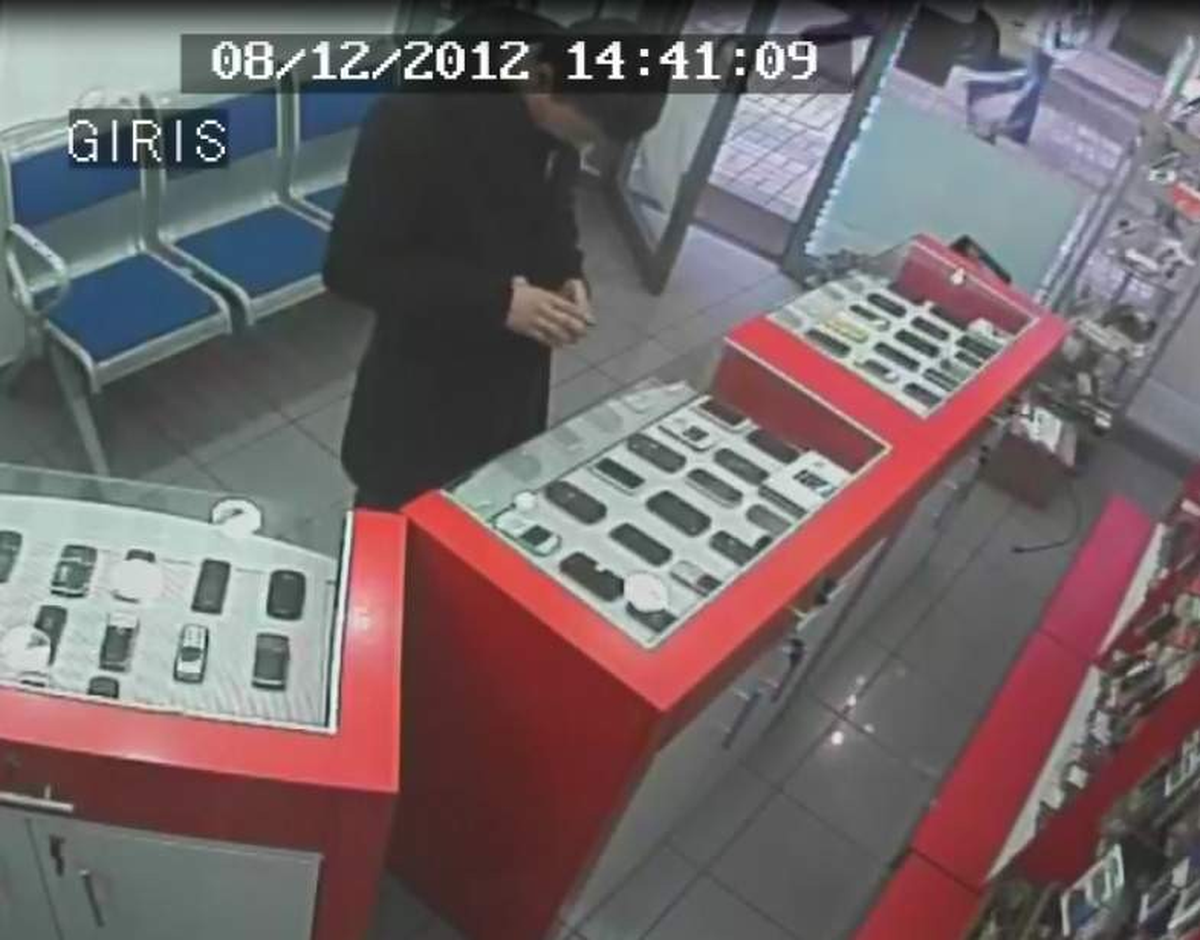 Telefon Hırsızı Güvenlik Kamerasına Takıldı