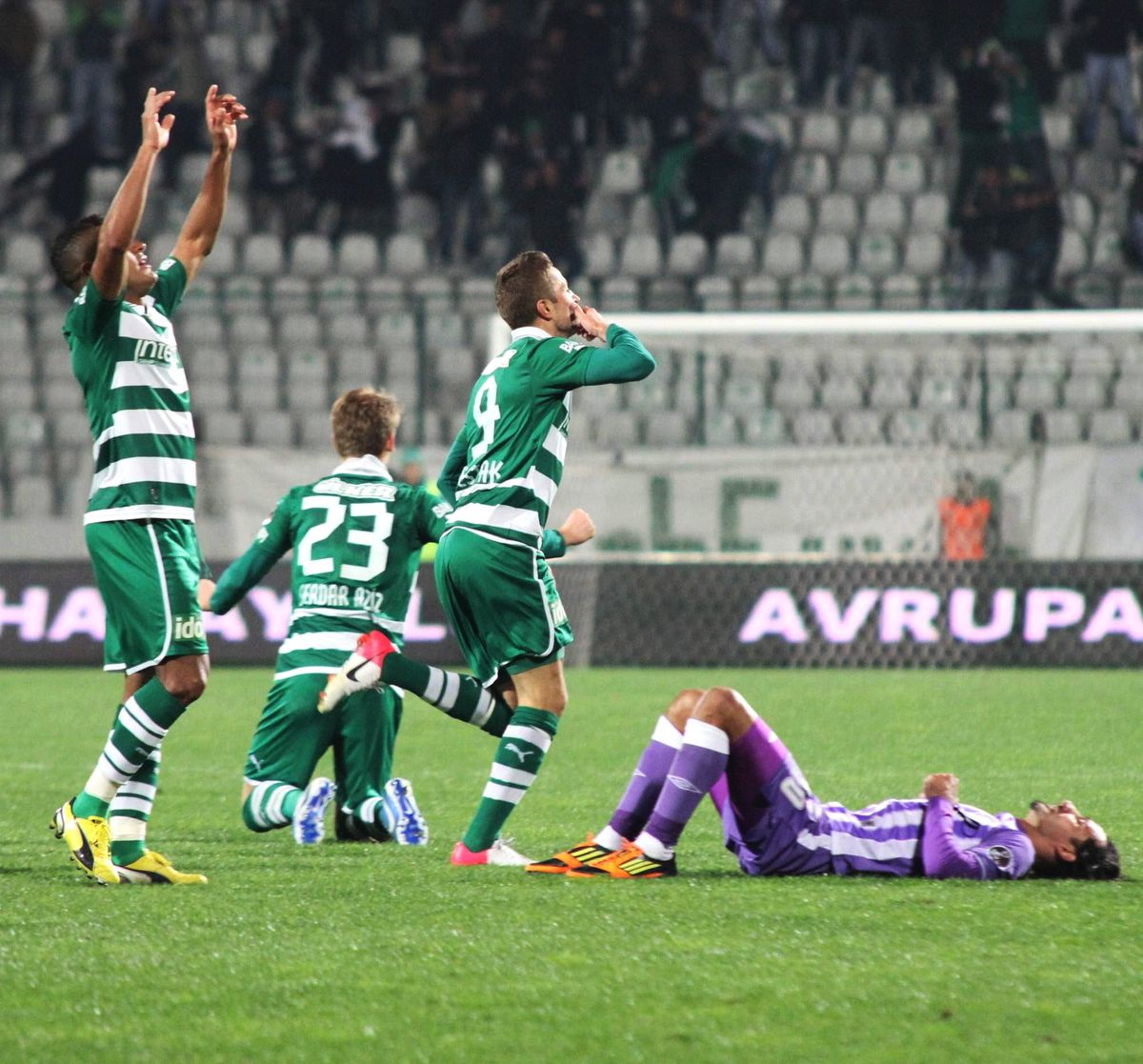 Timsah Evinde Moral Buldu