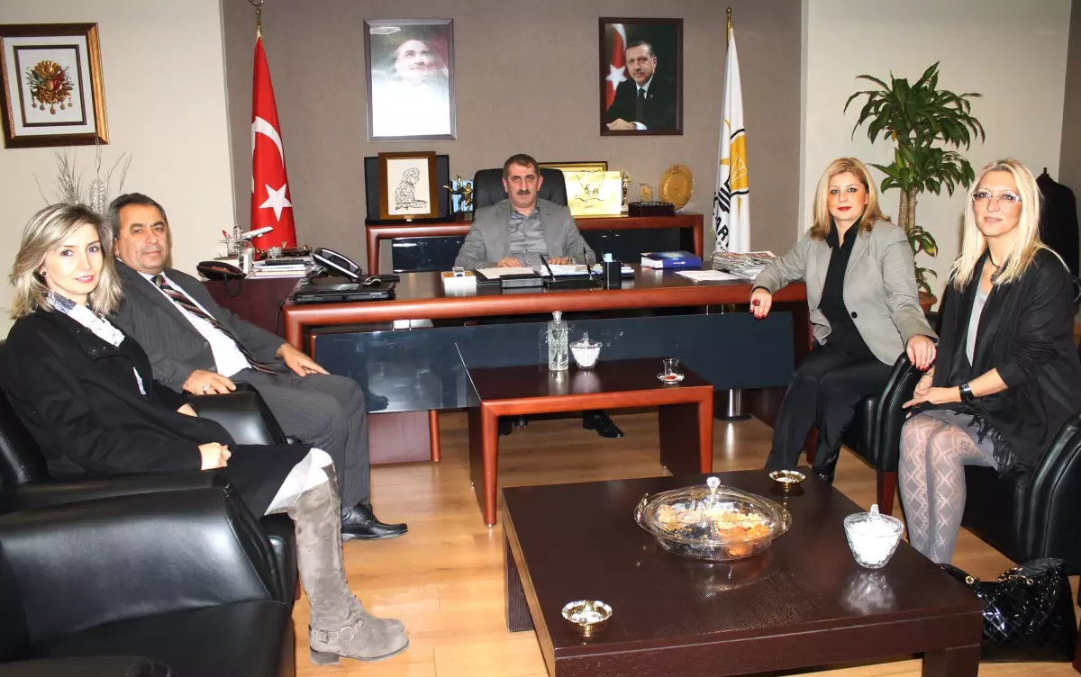Uğur Akademik Lisesi Yöneticileri AK Parti\'yi Ziyaret Etti